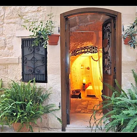 فندق مبيت وإفطار Corte Sagarriga Visconti جيوفيناتسو